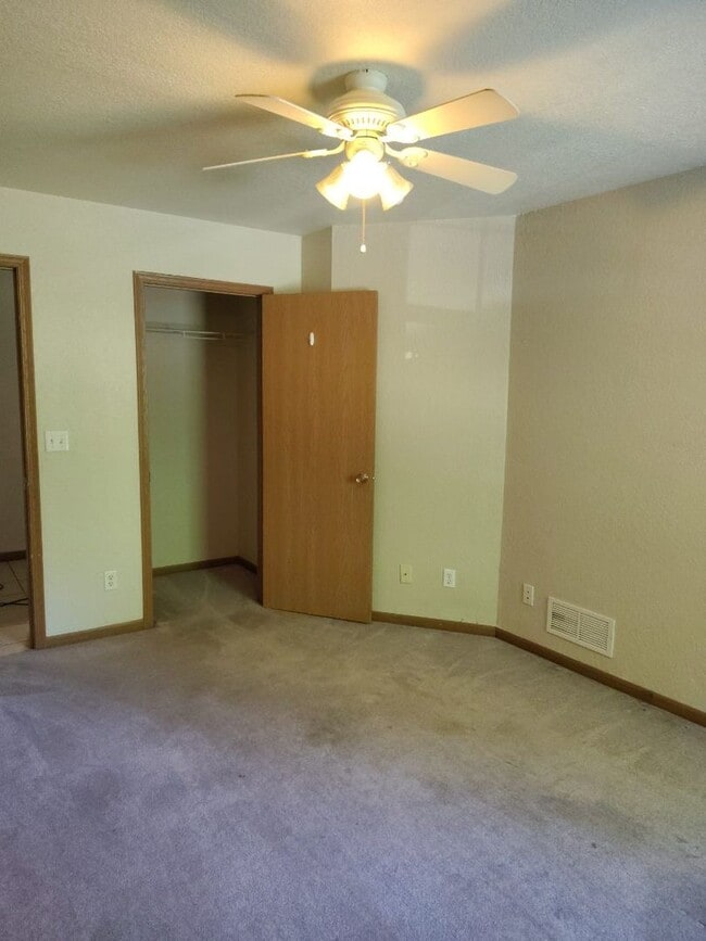 Building Photo - 2 bedroom, 1 bathroom apartment in Wickliffe