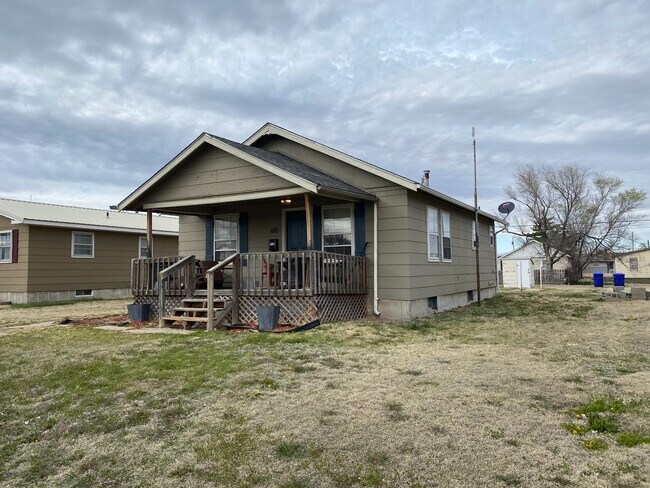 Building Photo - 615 E 5th St