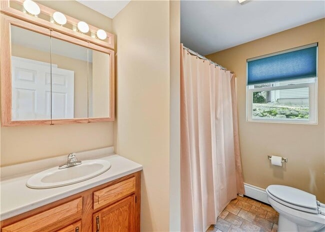 Building Photo - 24 Smith St