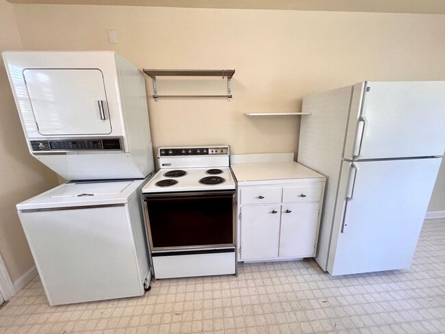 Building Photo - 1104 Little High St