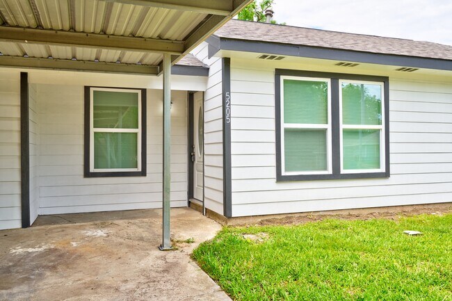 Building Photo - 5205 Southlea St
