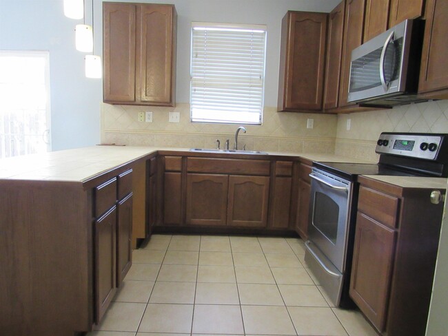Building Photo - 9310 Albany Dr