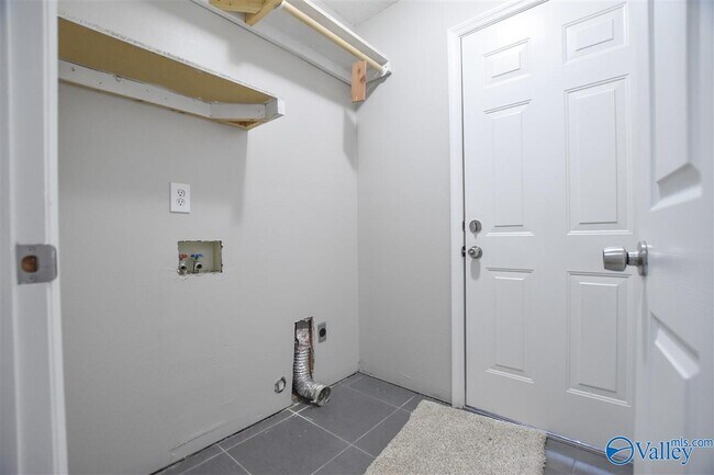 Building Photo - 2542 Bonnie Oaks Dr SW