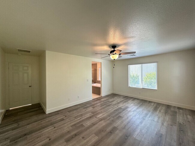 Building Photo - Madison Cove