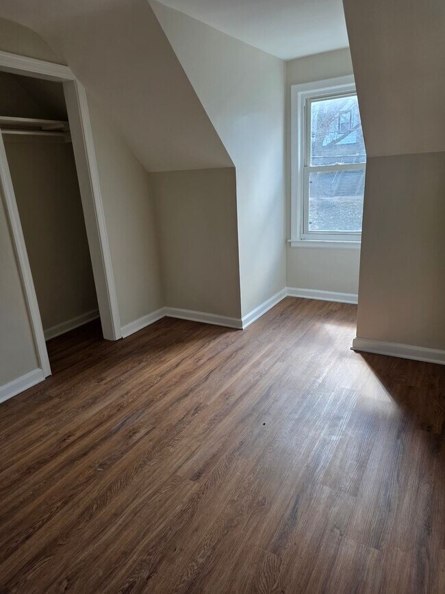 Building Photo - 4 Bedroom 3 Bathroom House in Syracuse