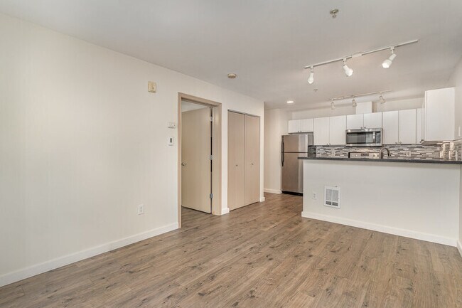 Building Photo - 1323 Boren Ave