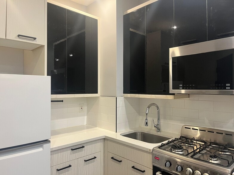 Building Photo - 60 Jordan Ave