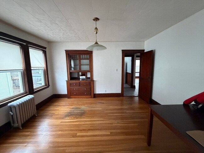 Building Photo - 44 Varnum St