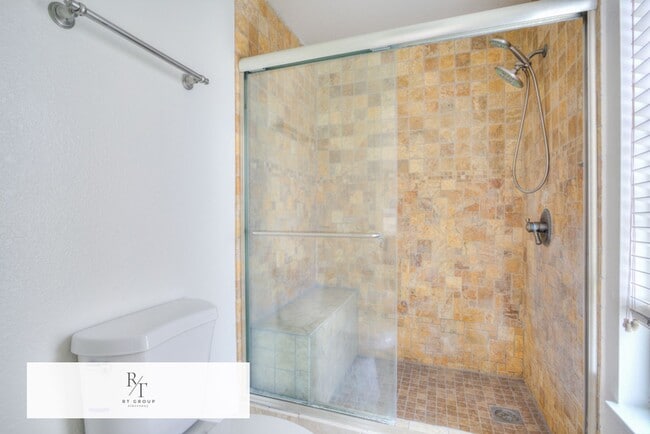 Building Photo - Freshly painted and featuring brand new 2nd-floor flooring 3 Bedrooms, 2.5 Bathroom in Baldwin Park