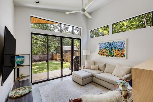 Building Photo - 2709 E 14th St