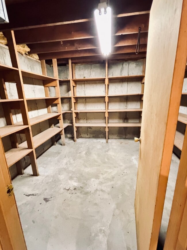 Building Photo - 607 Coach Light Ln