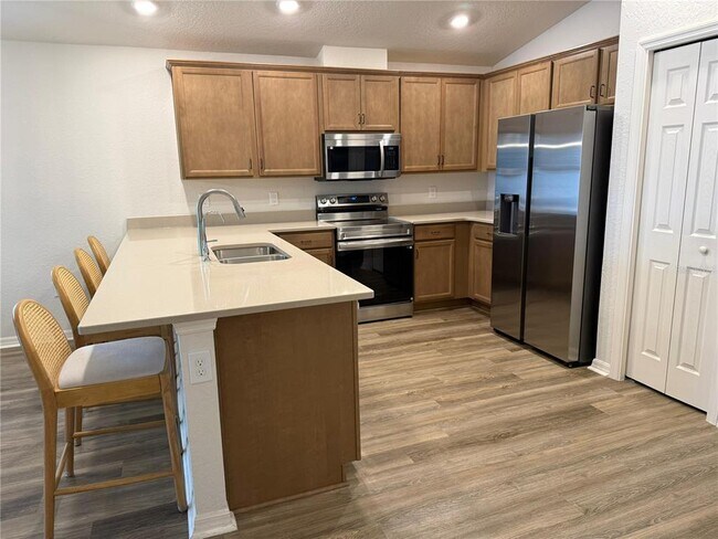 Building Photo - 319 Lily Ln