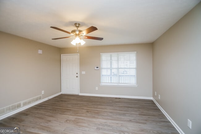 Building Photo - 221 Beechwood Ln