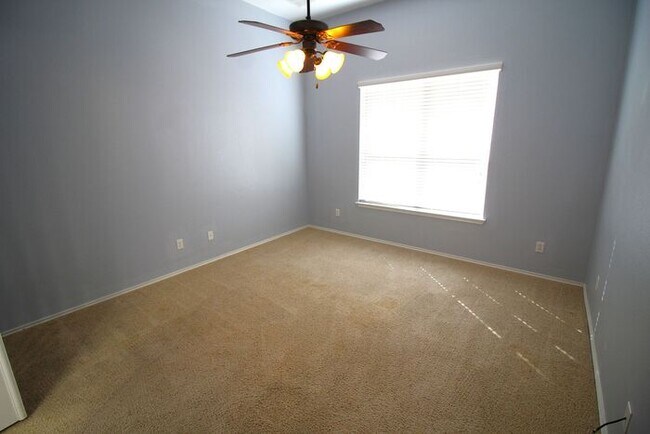 Building Photo - 6707 Rosita Oak Dr