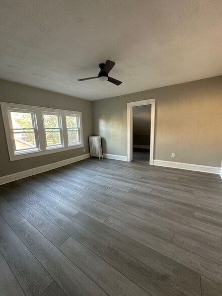 Building Photo - 3083 E Derbyshire Rd