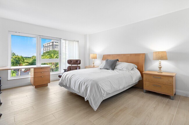 Building Photo - 2066 N Ocean Blvd