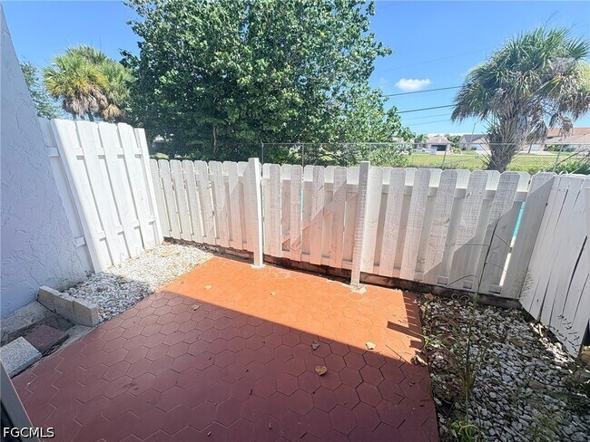 Building Photo - 1123 SW 48th Terrace