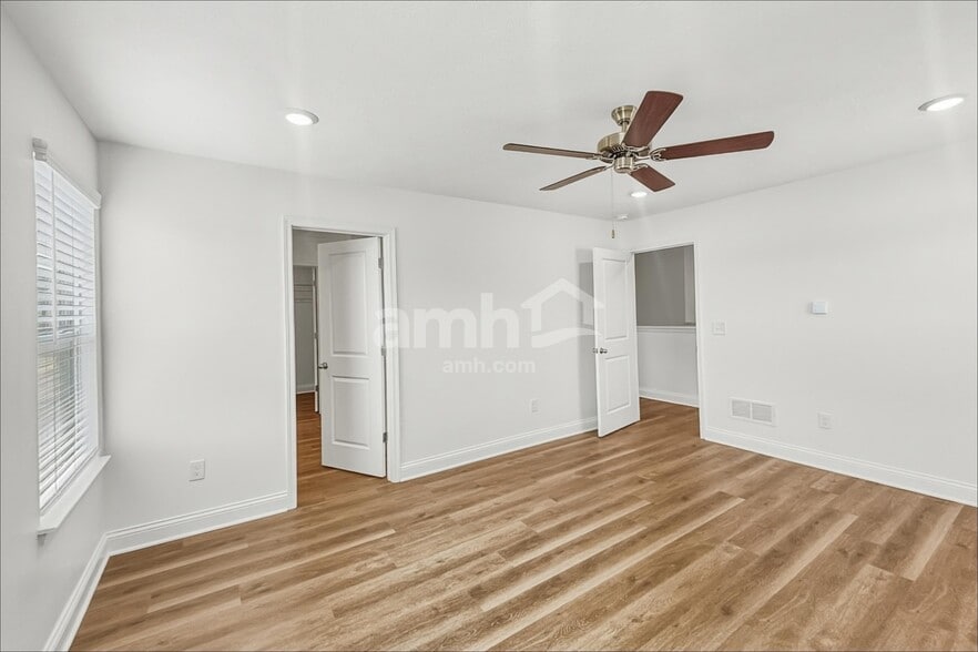 Building Photo - 93 Shady Elm Ln