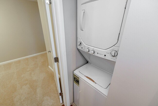 Building Photo - 945 Quay Ave