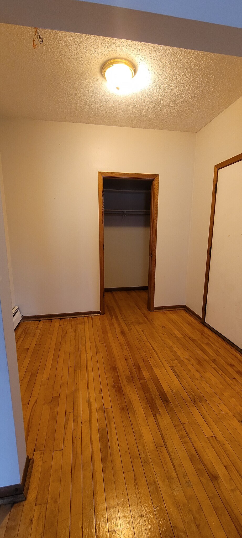 + den area that leads to the balcony - 1023 James Ave N