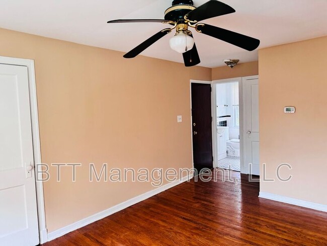 Building Photo - 8400 Greenwood Ave