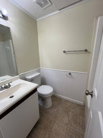 Building Photo - 2421 Madison St