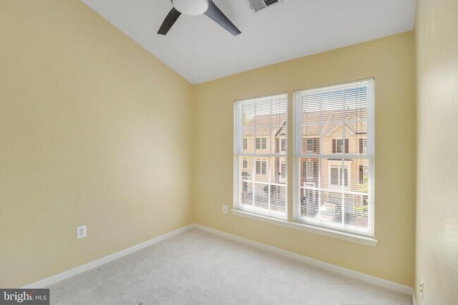 Building Photo - 4037 Fairfax Center Hunt Trail