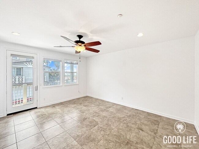 Building Photo - Beautiful 3BD/3BA w/ A/C, In-Unit Laundry, and 2-Car Garage in Bay Park!