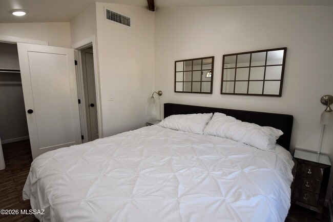 Building Photo - 2103 N Santa Rita Ave