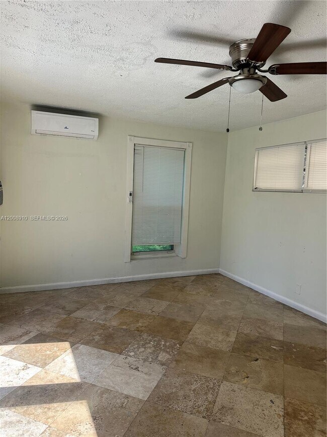 Building Photo - 1422 Wiley St