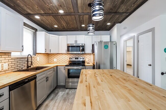 Building Photo - 6754 Clernates Dr