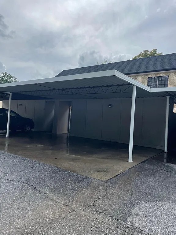 Building Photo - 300 Winding River Dr
