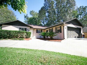 Building Photo - Charming 3-bedroom, 2-bathroom home located in the desirable Heatherwood community.