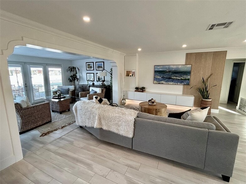 Building Photo - 1473 NE 53rd Ct