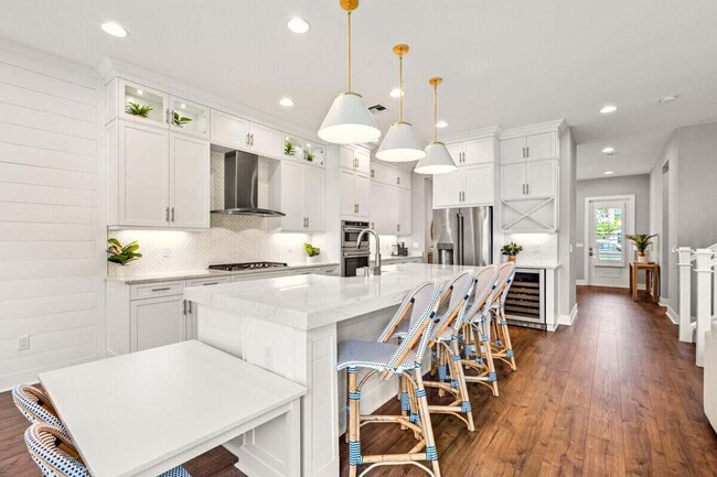 Building Photo - 13109 Alton Rd