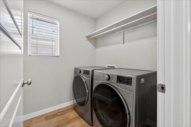 Building Photo - Luxury & Convenience: Newer 4 Bedroom, 2.5 Bath N. Meridian Home