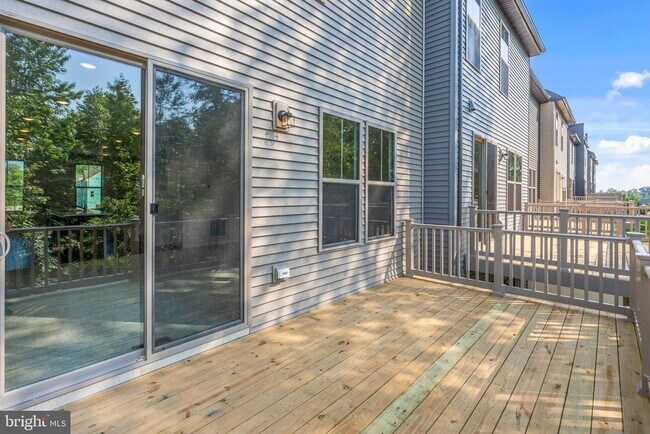 Building Photo - 6947 Gladebrook Rd