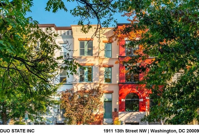 Building Photo - Gorgeous 2br/2ba Upper Level Rowhome with Roof Deck & Parking!
