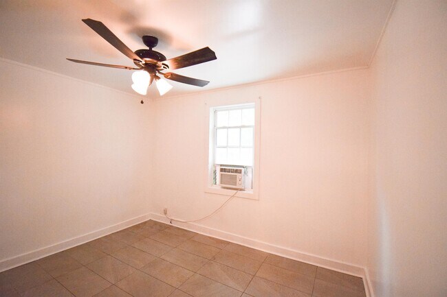 Building Photo - 2716 Sunrise St