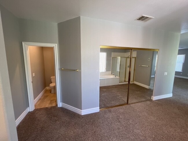 Building Photo - Stunning 2 story, 5-bedroom home in Rhodes Ranch