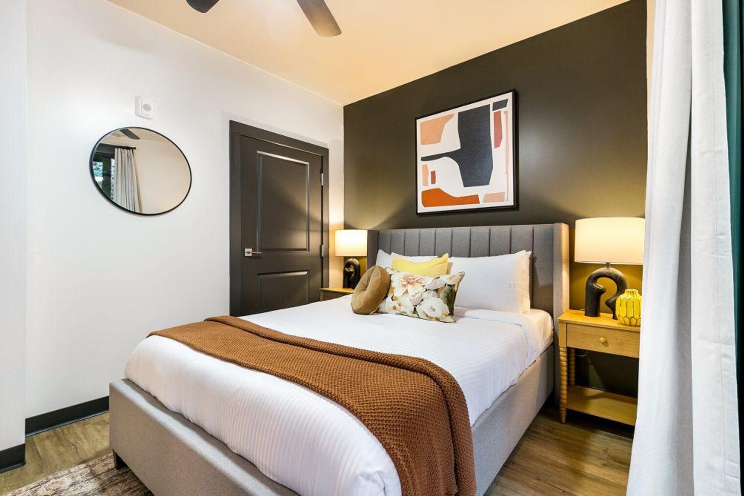 Building Photo - 611 Commerce St