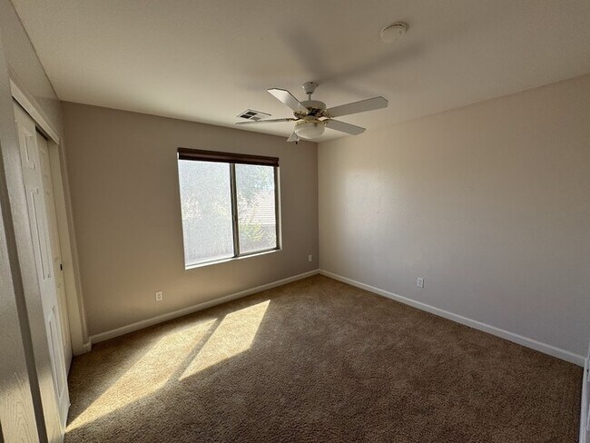 Building Photo - Gilbert Four Bedroom