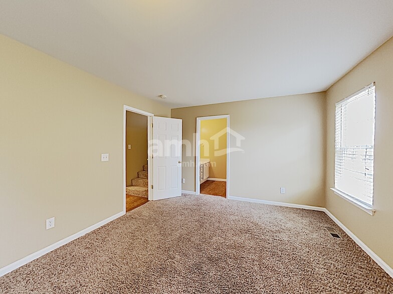 Building Photo - 2925 Burtonwood Dr