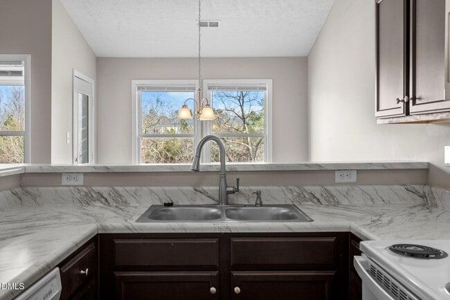 Building Photo - 6748 Willowbrook Dr