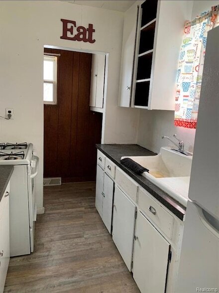 Building Photo - 2032 Utley Rd