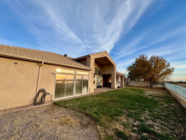 Building Photo - Beautiful golf course retreat