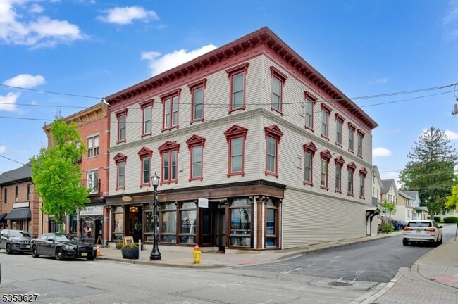 Building Photo - 180 Spring St