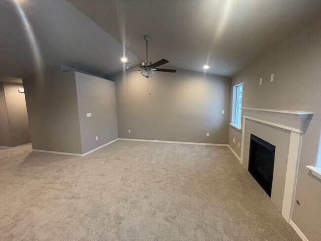 Building Photo - West Valley Home with Underground Sprinklers and Garage