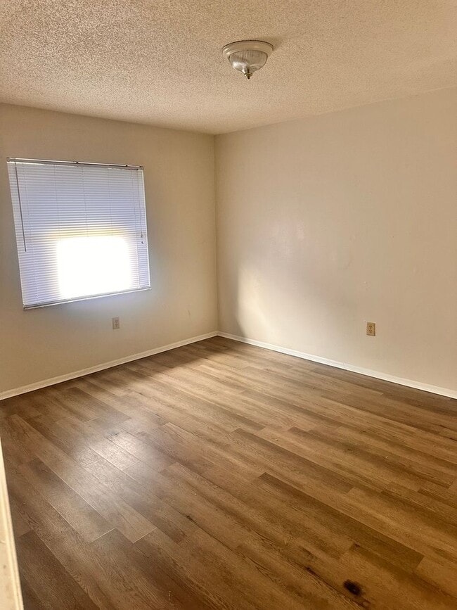 Building Photo - 2/2 Duplex next door to Baldwin Park