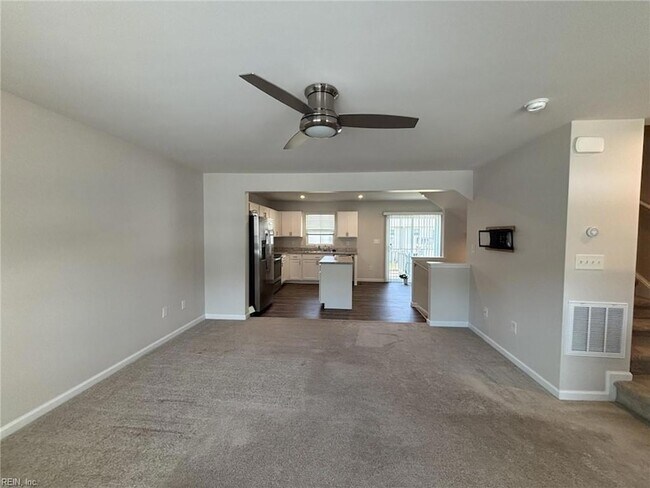 Building Photo - 2027 Petersen Way